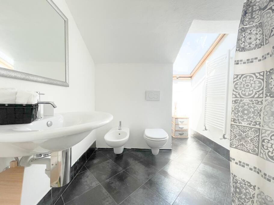 Elegante Appartamento 100 Mq Parcheggio - Wi Fi Savona Exteriör bild