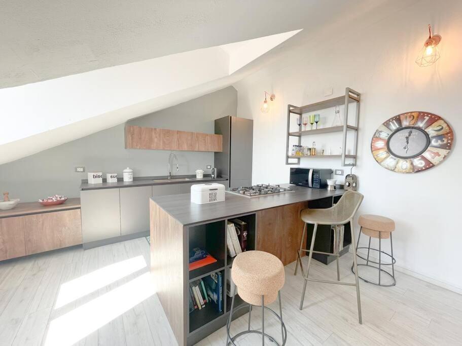 Elegante Appartamento 100 Mq Parcheggio - Wi Fi Savona Exteriör bild