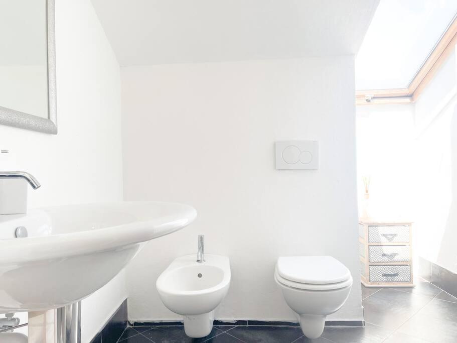 Elegante Appartamento 100 Mq Parcheggio - Wi Fi Savona Exteriör bild