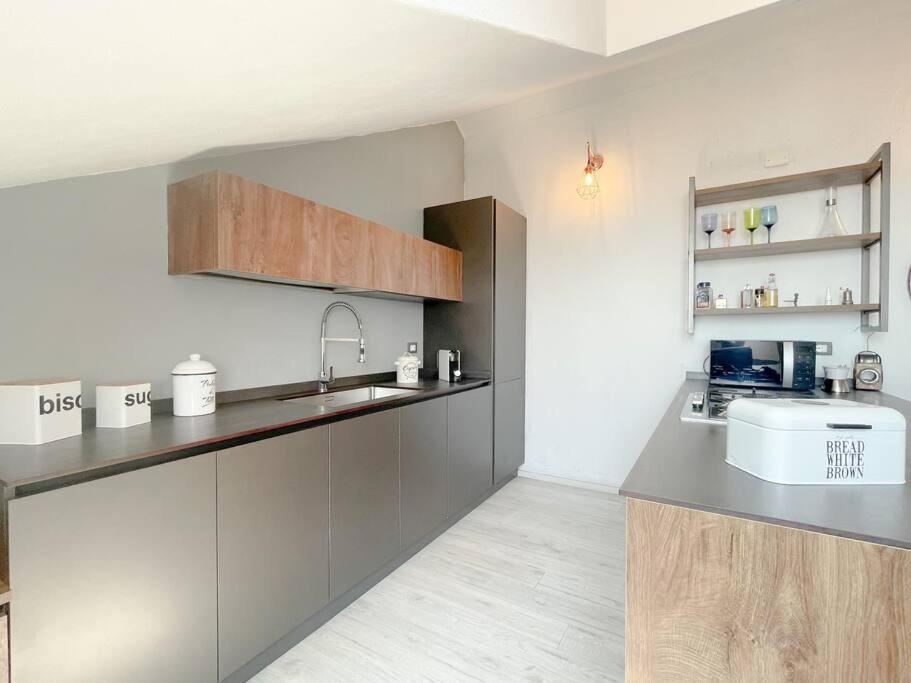 Elegante Appartamento 100 Mq Parcheggio - Wi Fi Savona Exteriör bild